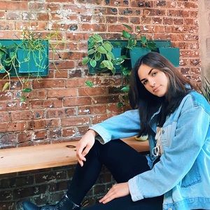 Meet your Posher, Corina